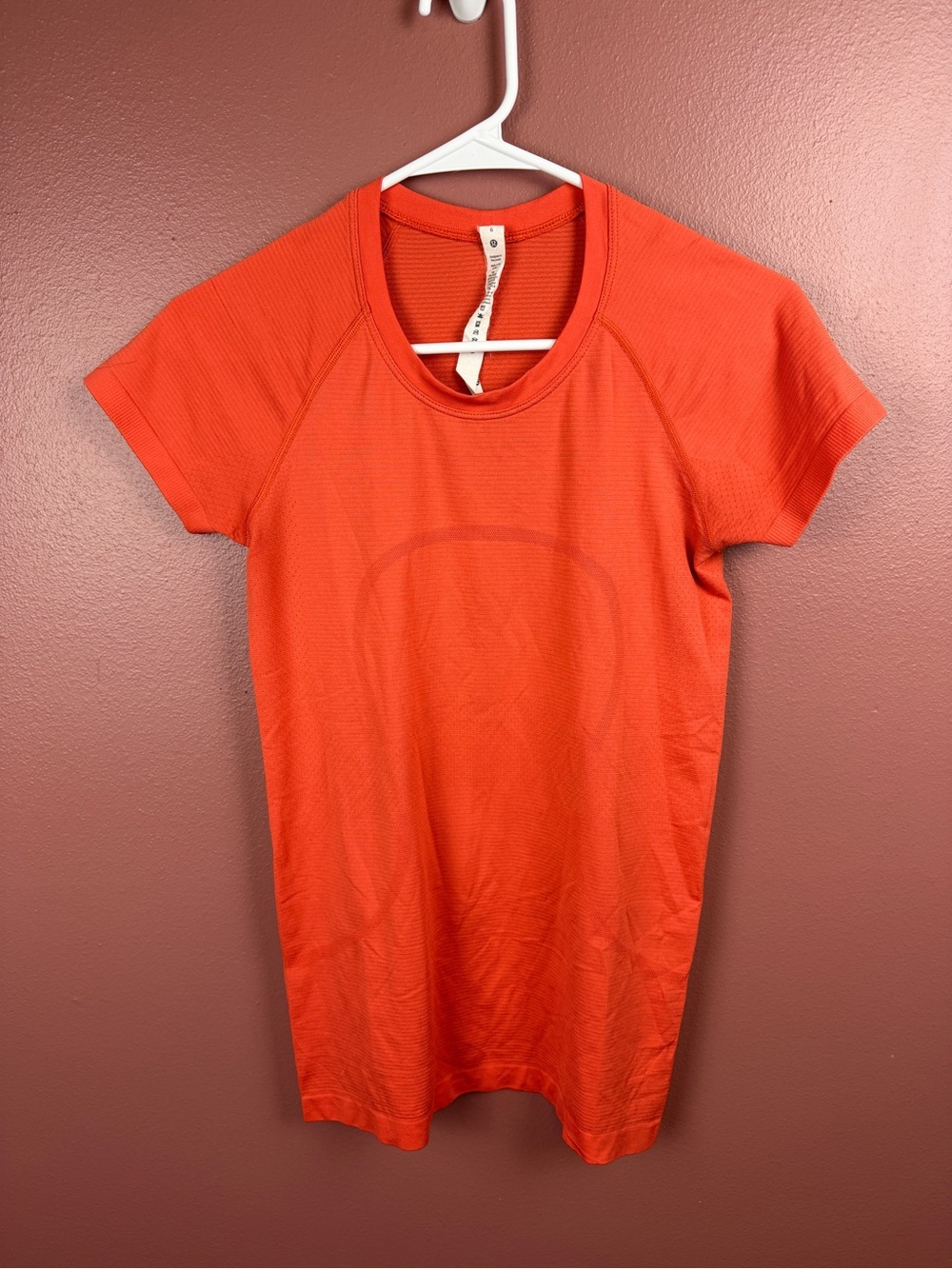Lululemon Swiftly Tech Short Sleeve T-shirt size 6 in bright orange crewneck